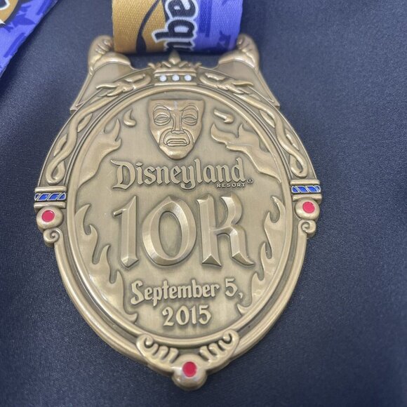 Disney Snow White 2015 10K Magic Mirror 4" Finishers Medal RunDisney - Picture 3 of 4